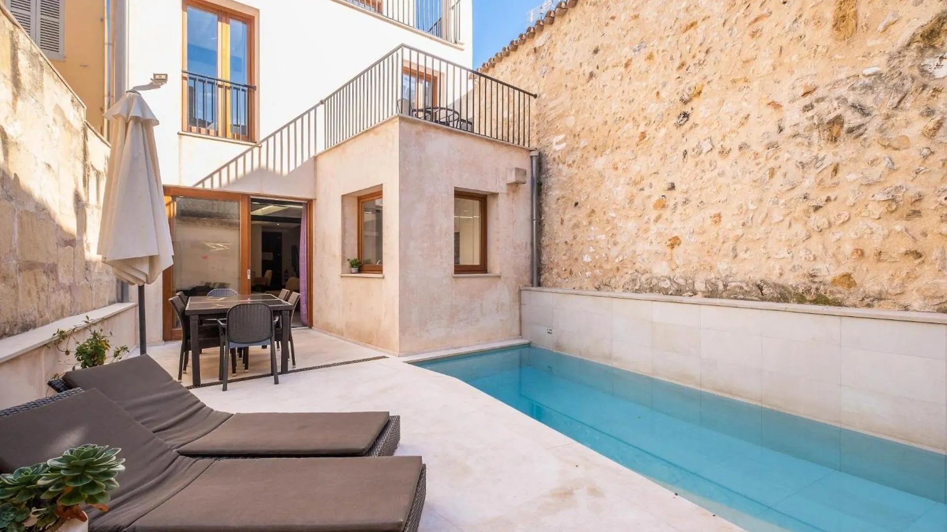 Townhouse San Sebastia By Sunvillas Mallorcaの連絡先